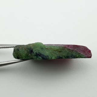 Zoisyt z rubinem cięty surowy 27x19 mm nr 131