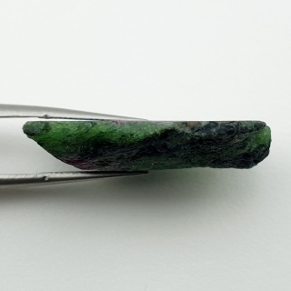 Zoisyt z rubinem cięty surowy 28x20 mm nr 117