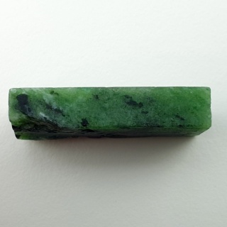 Zoisyt z rubinem cięty surowy 29x15 mm nr 147