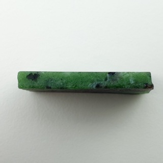 Zoisyt z rubinem cięty surowy 29x24 mm nr 107