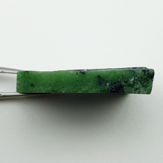 Zoisyt z rubinem cięty surowy 30x23 mm nr 167
