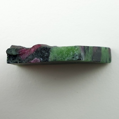 Zoisyt z rubinem cięty surowy 31x28 mm nr 176