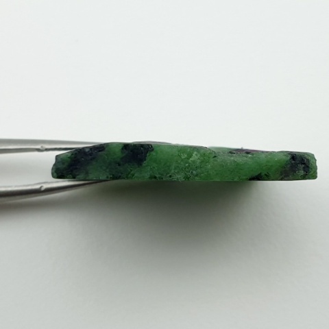 Zoisyt z rubinem cięty surowy 31x30 mm nr 145