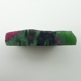 Zoisyt z rubinem cięty surowy 33x22 mm nr 103