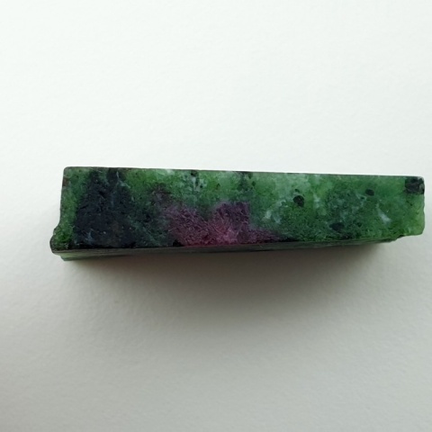 Zoisyt z rubinem cięty surowy 33x24 mm nr 171