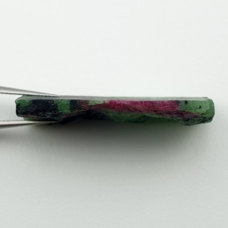 Zoisyt z rubinem cięty surowy 35x20 mm nr 120