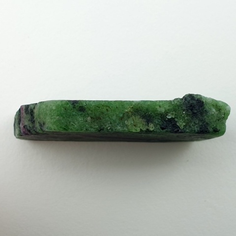 Zoisyt z rubinem cięty surowy 37x18 mm nr 151