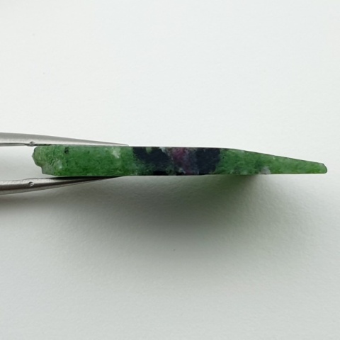 Zoisyt z rubinem cięty surowy 37x21 mm nr 170