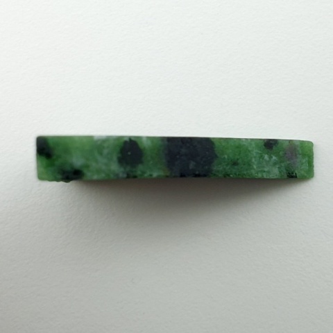 Zoisyt z rubinem cięty surowy 41x21 mm nr 169