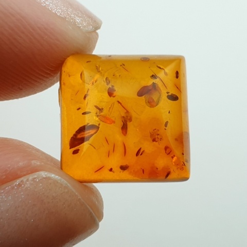 Bursztyn bałtycki kaboszon 12x12 mm nr A109