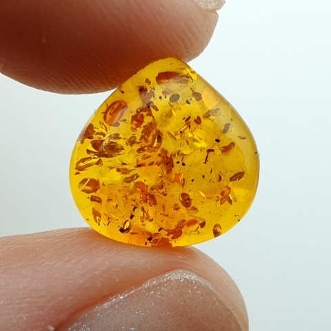 Bursztyn bałtycki kaboszon 13x12 mm nr 983