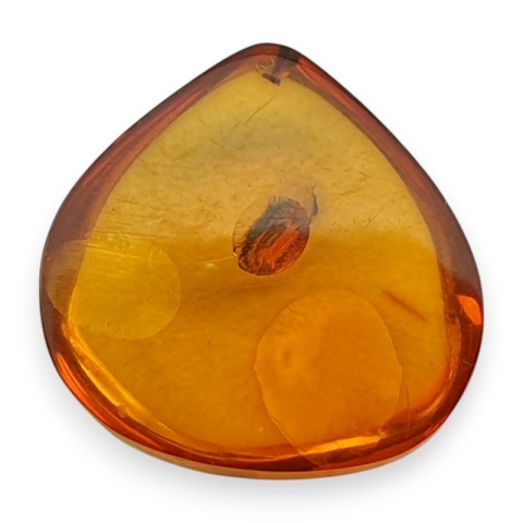 Bursztyn bałtycki kaboszon 13x13 mm nr 989