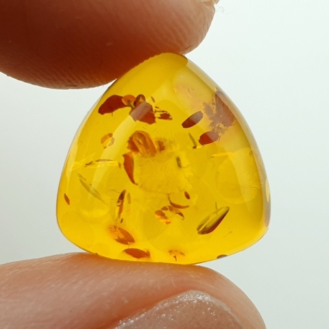 Bursztyn bałtycki kaboszon 14x14 mm nr 986