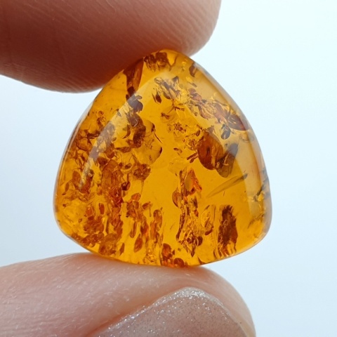 Bursztyn bałtycki kaboszon 15x15 mm nr 980