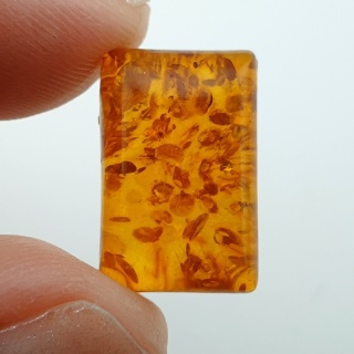 Bursztyn bałtycki kaboszon 16x11 mm nr A132