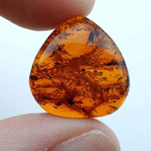 Bursztyn bałtycki kaboszon 17x17 mm nr A2