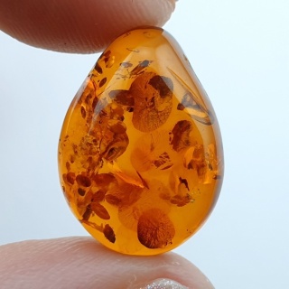 Bursztyn bałtycki kaboszon 18x13 mm nr 949