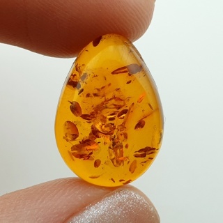 Bursztyn bałtycki kaboszon 18x13 mm nr 972