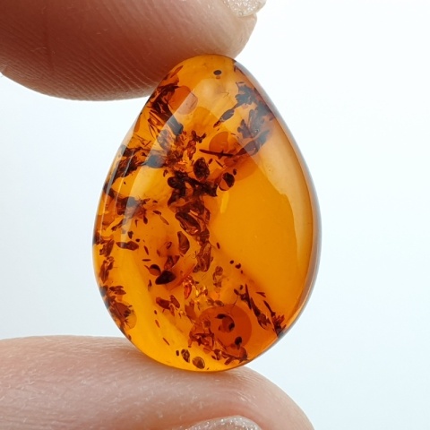 Bursztyn bałtycki kaboszon 18x13 mm nr 984