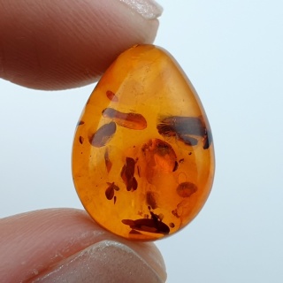 Bursztyn bałtycki kaboszon 18x13 mm nr A110