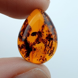 Bursztyn bałtycki kaboszon 18x13 mm nr A138