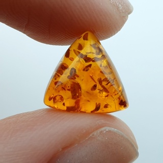Bursztyn bałtycki kaboszon 11x11 mm nr A236