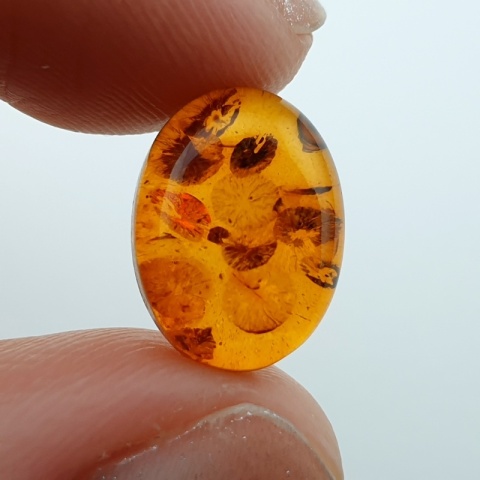 Bursztyn bałtycki kaboszon 13x10 mm nr A328