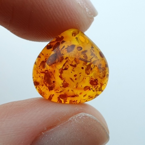 Bursztyn bałtycki kaboszon 13x13 mm nr A194