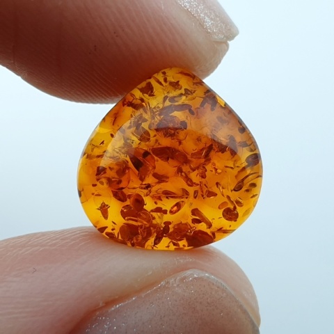 Bursztyn bałtycki kaboszon 13x13 mm nr A207