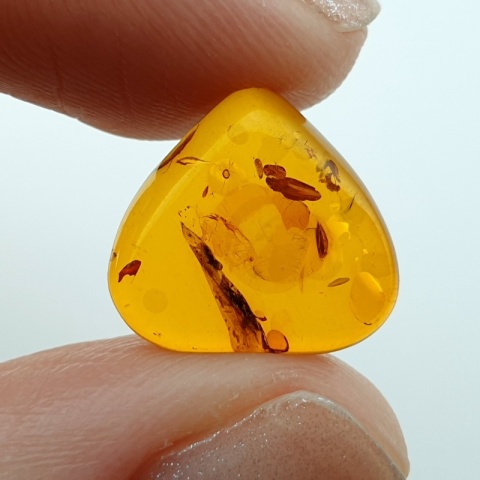 Bursztyn bałtycki kaboszon 14x13 mm nr A222
