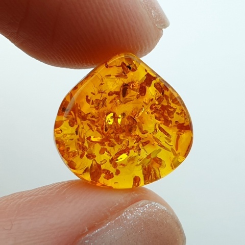Bursztyn bałtycki kaboszon 14x13 mm nr A317