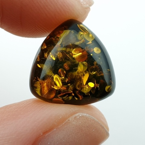 Bursztyn bałtycki kaboszon 14x14 mm nr A215
