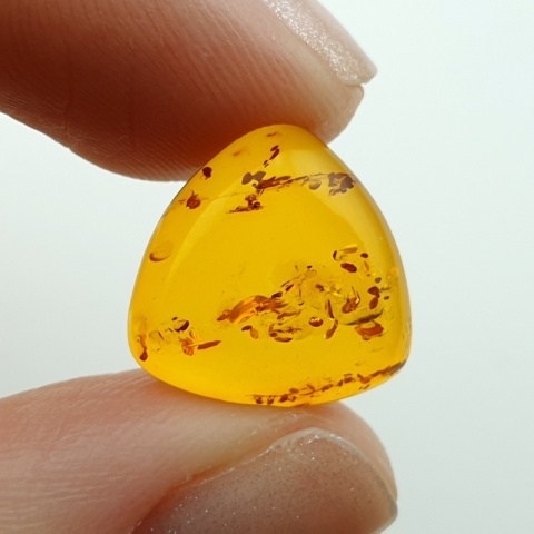 Bursztyn bałtycki kaboszon 14x14 mm nr A221