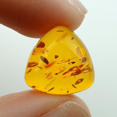 Bursztyn bałtycki kaboszon 14x14 mm nr A231
