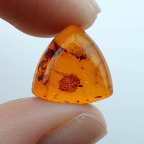 Bursztyn bałtycki kaboszon 14x14 mm nr A235