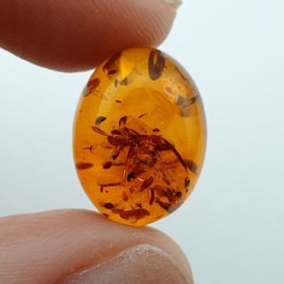 Bursztyn bałtycki kaboszon 16x12 mm nr A272