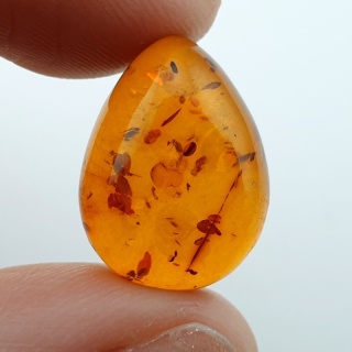 Bursztyn bałtycki kaboszon 17x13 mm nr A195