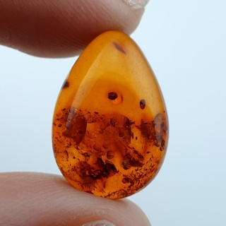 Bursztyn bałtycki kaboszon 18x13 mm nr A148