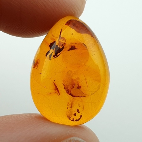 Bursztyn bałtycki kaboszon 18x13 mm nr A172