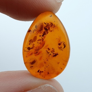 Bursztyn bałtycki kaboszon 18x13 mm nr A182