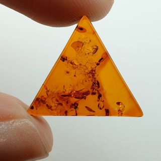 Bursztyn bałtycki płaski trójkąt 17x17 mm nr 5