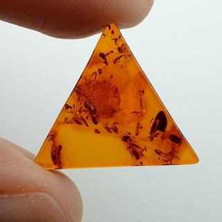 Bursztyn bałtycki płaski trójkąt 17x17 mm nr 7
