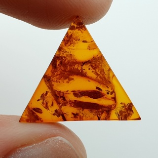 Bursztyn bałtycki płaski trójkąt 18x17 mm nr 25