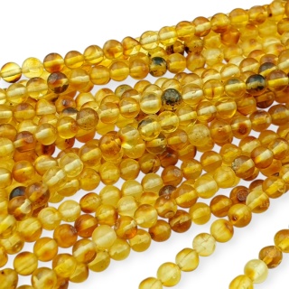 Bursztyn bałtycki koralik nieregularny około 5,2 mm sznur 19 cm