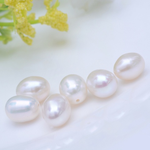 Natural cultured pearl 8-9 mm with half-hole 1 pc.