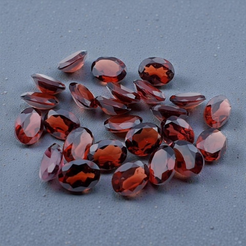 Granat owal fasetowany 8x6mm 1 szt