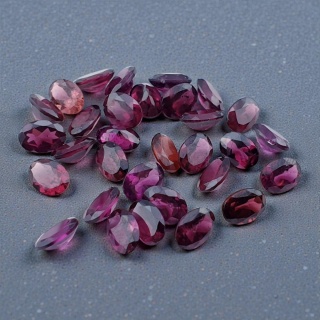 Rhodolite garnet oval faceted 7x5 mm 1 pc