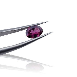 Rhodolite garnet oval faceted 7x5 mm 1 pc