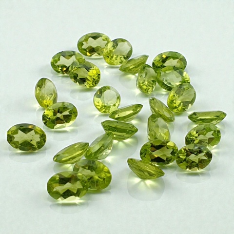 Perydot owal fasetowany 7x5 mm 1 szt
