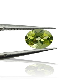 Peridot oval faceted 7x5 mm 1 pc